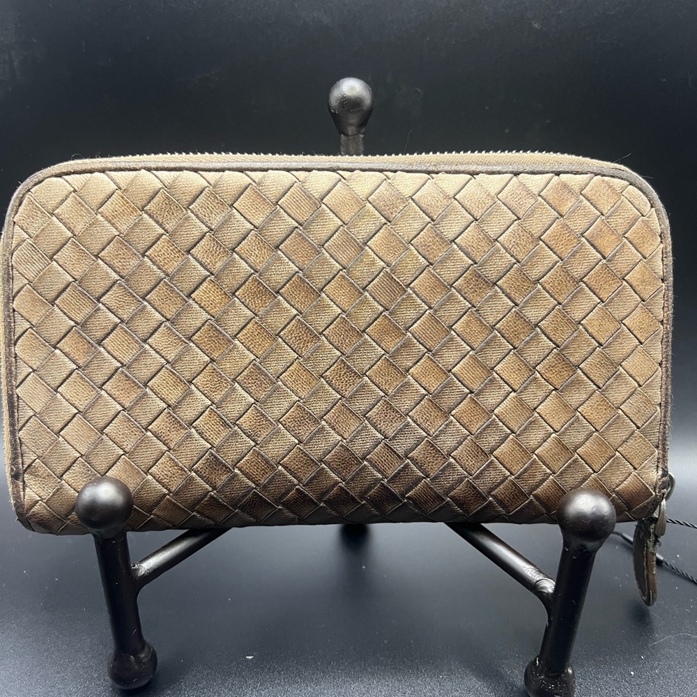 Authentic Bottega Veneta
Intrecciato Metallic Zippy Wallet

Dust Bag included - Picture 2 of 14